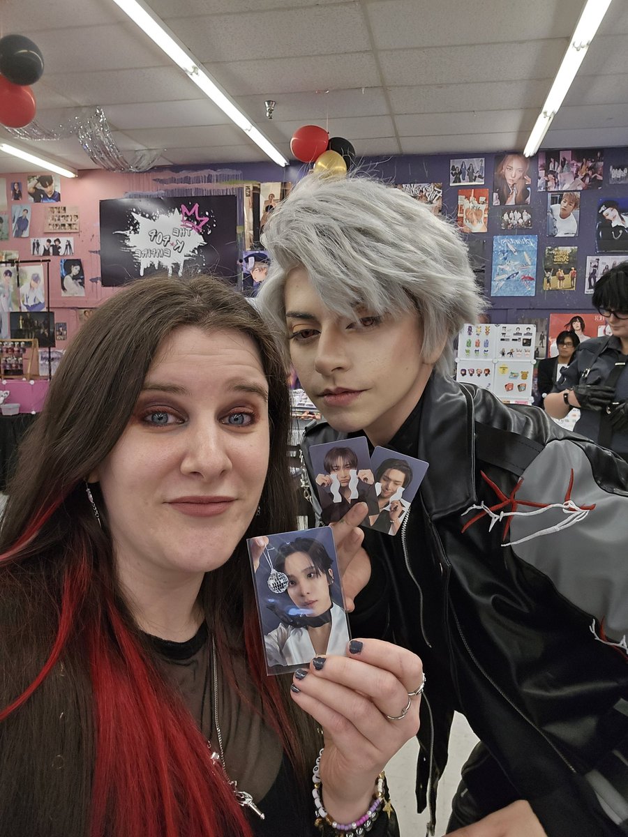 corrie2490's tweet photo. ATEEZ Golden Hour Pop Up at the Kpop Empire in Seattle! @hello82official @ATEEZofficial
#ATEEZ_POPUP #hello82 #82giveaway https://t.co/BLcXRja0r4