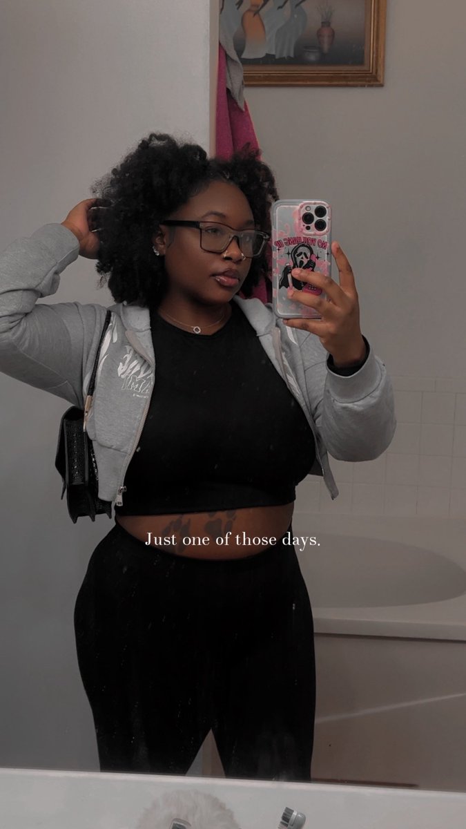 A S H L E Y 🩶 tweet media