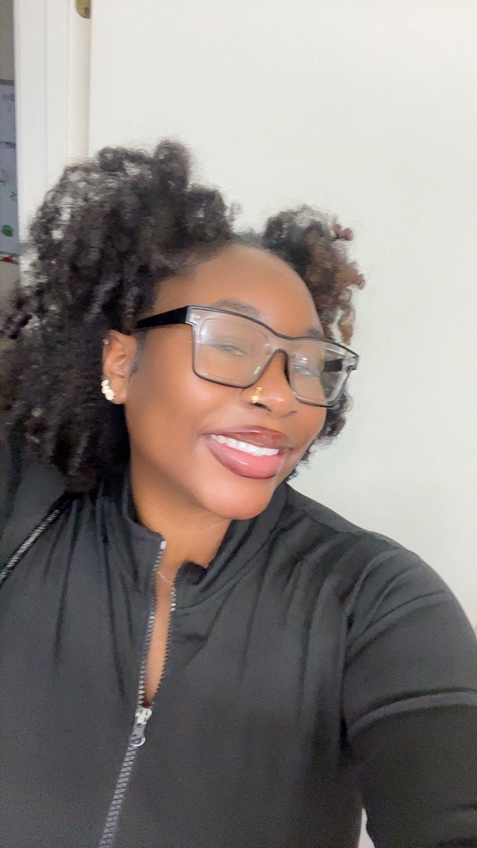 A S H L E Y 🩶 tweet media