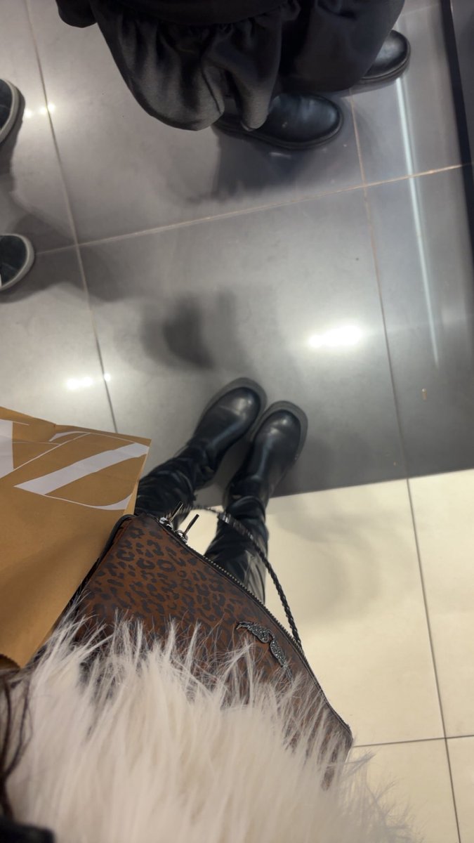 Dominaleya's tweet photo. Mon paypal est dans ma bio j’attend vos virement les soumis 🫦💸#soumi #moneyslaves #moneyslavesoumis #Sugardady https://t.co/vGlWgpcLXH