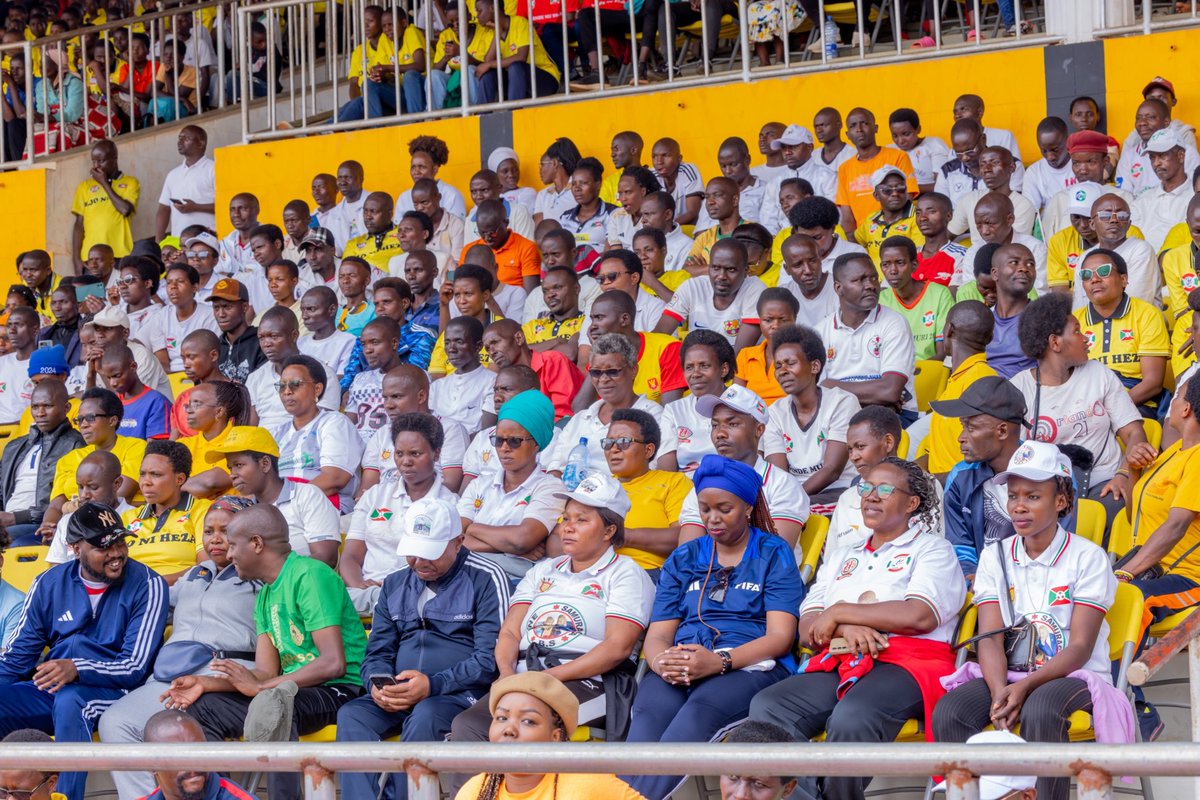 OPDD_Burundi's tweet image. Dans son discours, SE @Burundi1stLady a remercié toutes les personnes qui ont contribué au succès de cette activité. Elle a également encouragé la population de #Burunga à s'engager dans la pratique régulière du sport pour améliorer leur santé et leur bien-être.