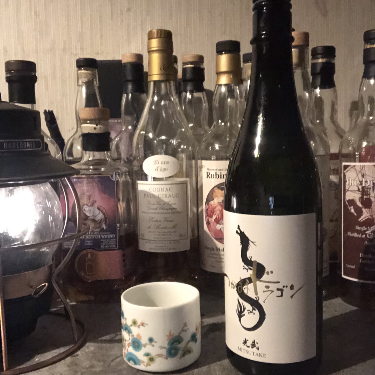 むくり おはようございます
　
今朝は寒く風の強い日 
投票所へは徒歩なので朝から日本酒を試飲🍶
　
光武(佐賀県) 純米酒
未飲の銘柄を買ってみたが好みではなかった😅(冷やして夏場などに良さげ)
流行りの酒造りはやや苦手
 
さてコーヒー淹れて1日のスタートです☕️