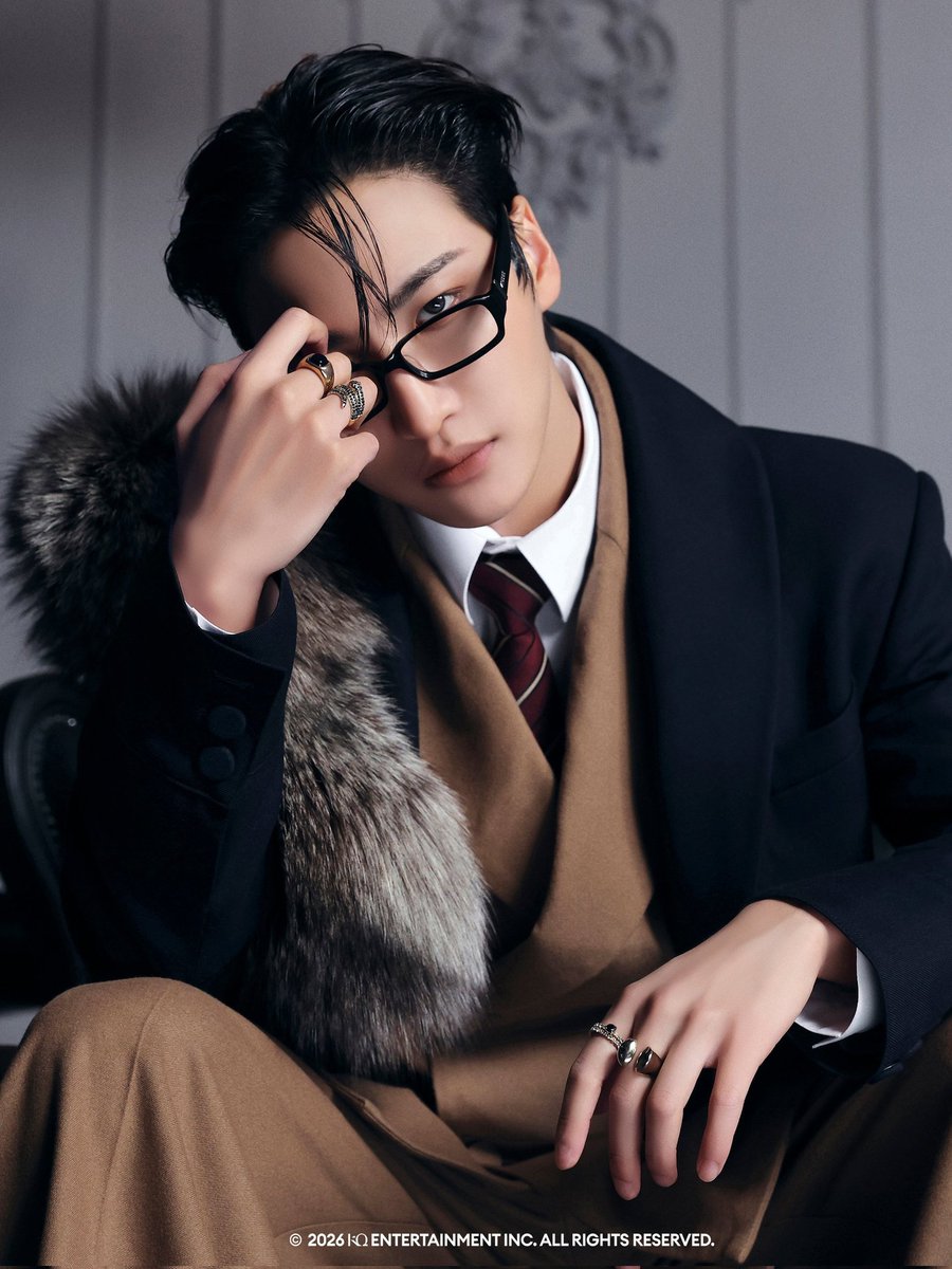 epteez's tweet image. 260208 인기가요
오늘 착장은 안경떵 ~♡