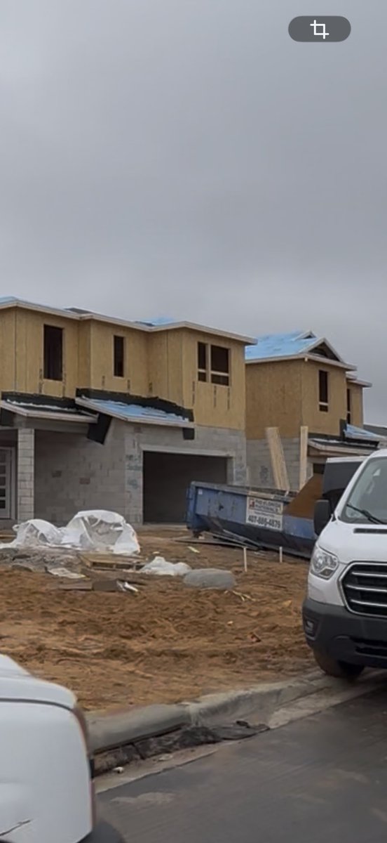 Me parece que es hora que <a href="/fedesturze/">Fede Sturzenegger</a> y su equipo estudien el tema de la vivienda. Podríamos bajar entre un 35% y 50% los costos de la primera vivienda.

Estoy en Estados Unidos recorriendo obras y proyectos inmobiliarios , algo que hago hace más de 25 años y para ser sinceros la