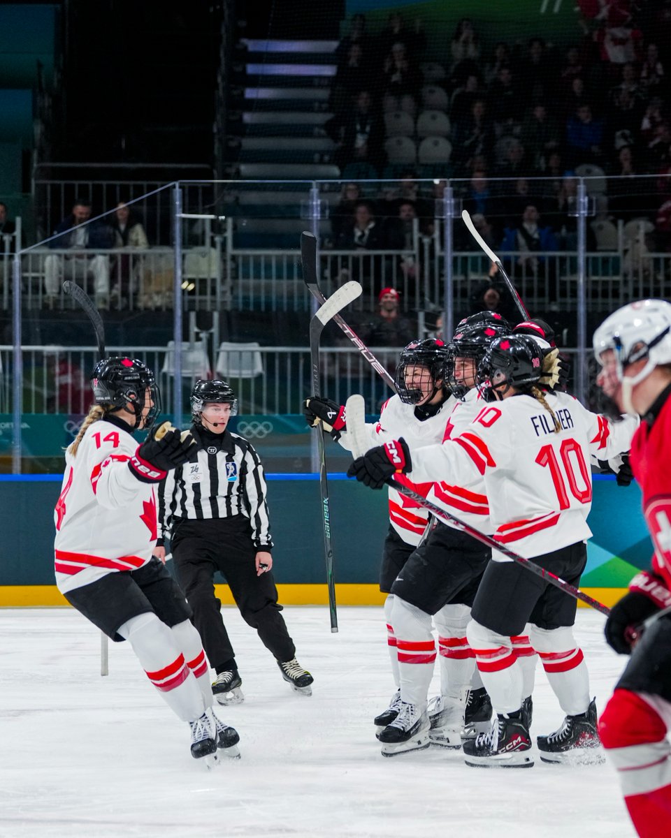 GOOOAL! 🏒🇨🇦

Spooner scores the first Team Canada women’s hockey goal of Milano Cortina 2026!! 🤩

📸 Photo by Leah Hennel/COC