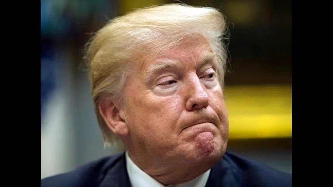 🚨🇺🇸🗽 À New York, la résistance s’organise contre l’ICE (la police de l’immigration) ✊

Zohran Mamdani, le nouveau maire de New York du parti DSA de Bernie Sanders, vient de signer un décret interdisant à l'ICE d'entrer dans les propriétés de la ville de New York, y compris les