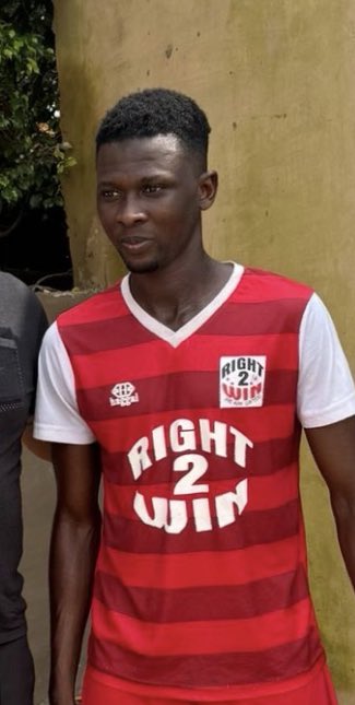Je září 2024 a s Honzou Proskem jsme poprvé uviděli Mubaraka na malém “travnatém” hřišti v Nigérii, po první jeho akci jsme věděli, že to je ONO! Jen tak dál 🔥⚽️