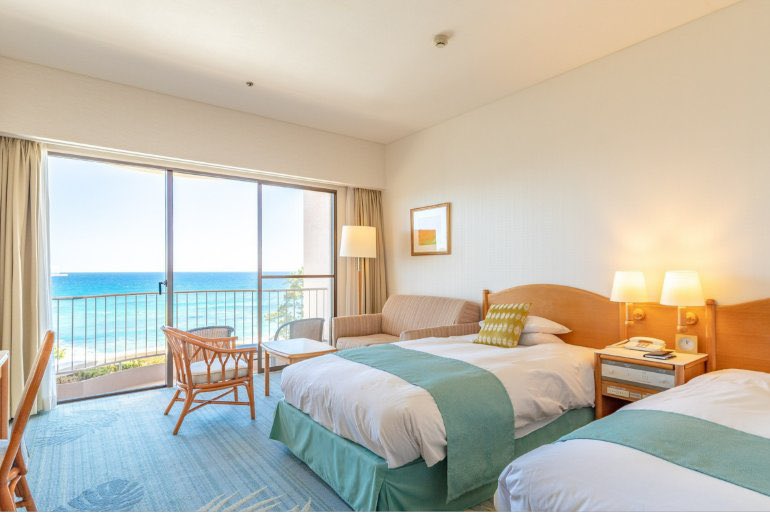 静岡にある、
『パスポートのいらないハワイ』

オーシャンビューの客室、海まで徒歩１分。
まるで海外リゾート気分を味わえる、最高ロケーション。