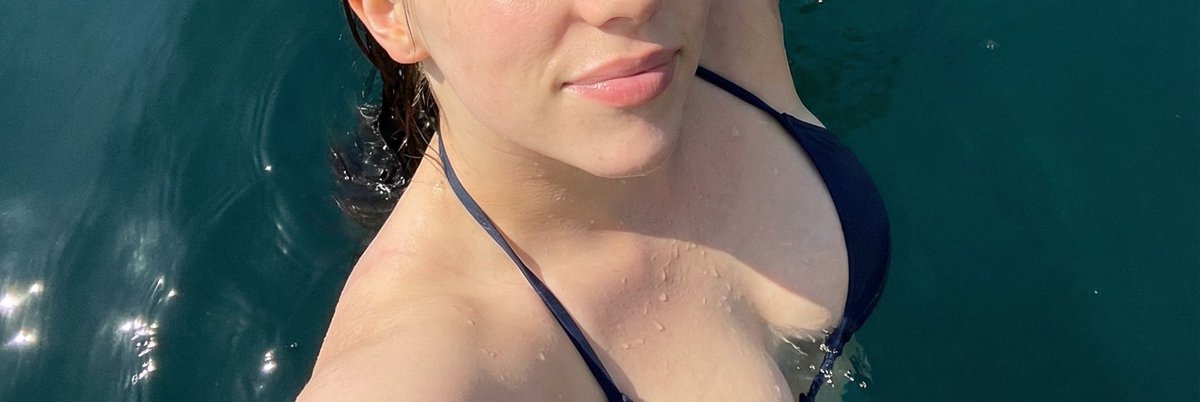 Close-Up Water Selfie of Billie Eilish example 3
