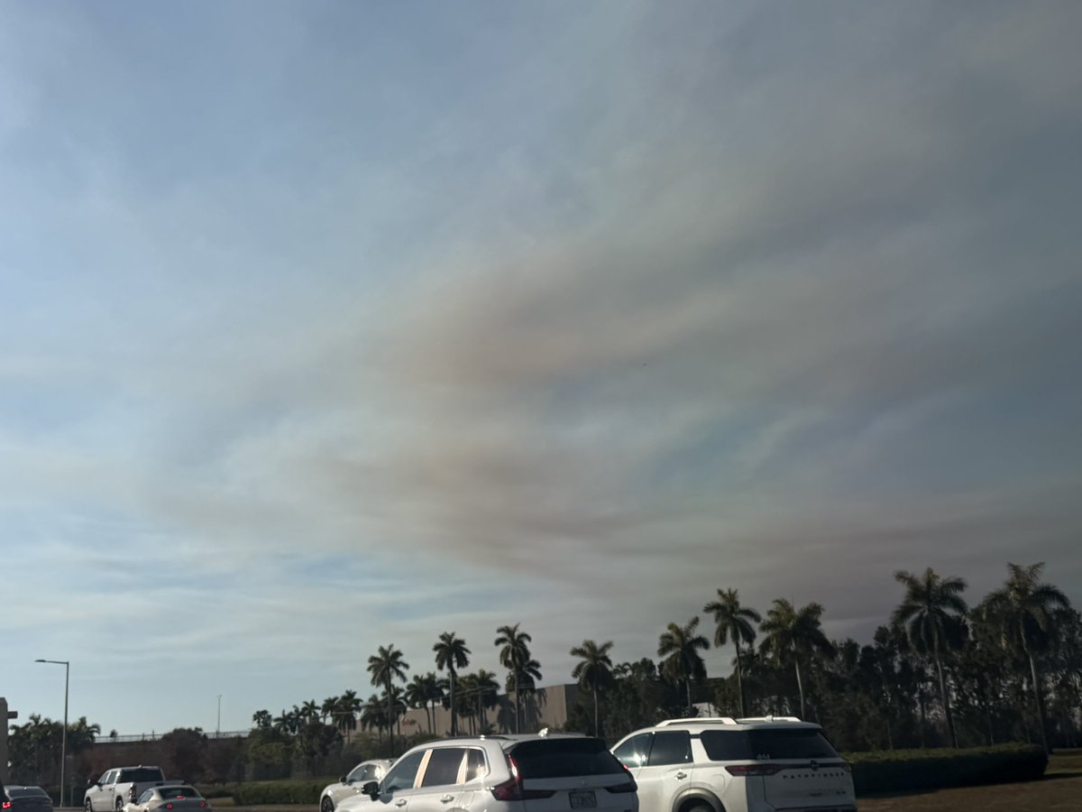 Humo del incendio de los Everglades llega a Miami.