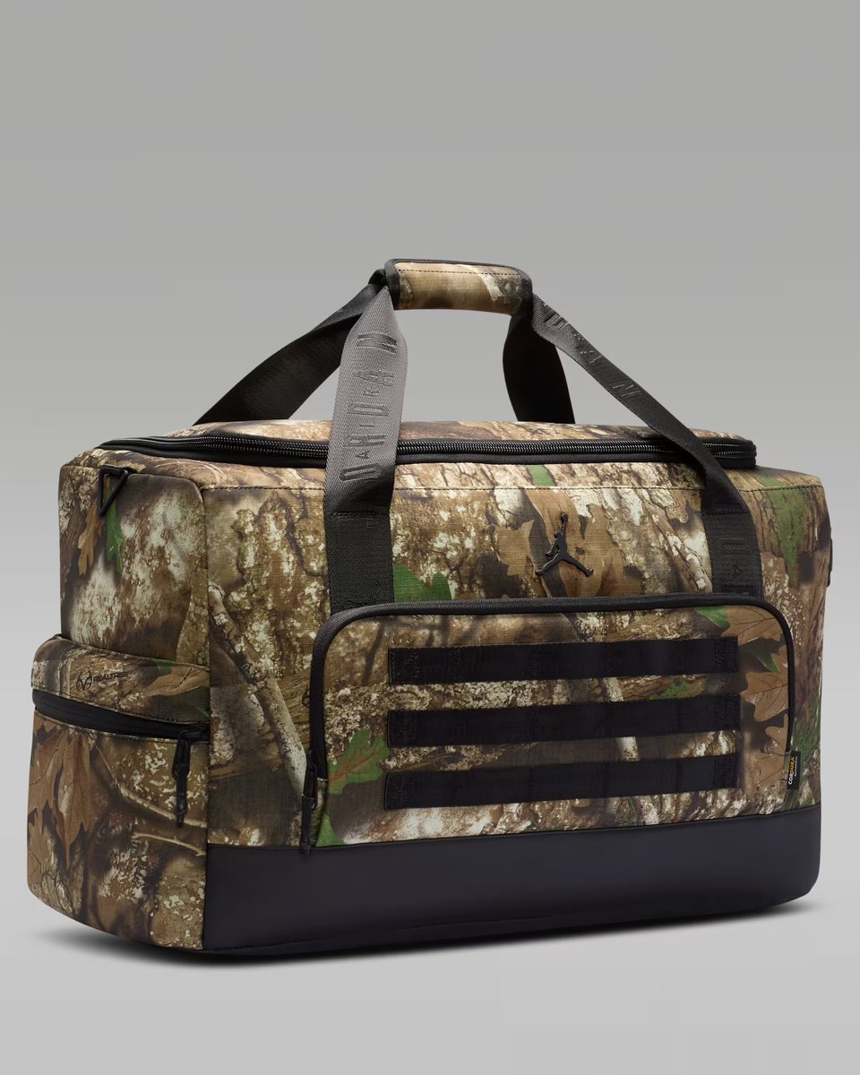 snkr_twitr's tweet photo. AD: Jordan Realtree Collectors Duffel Bag (44L)  

Shop -> https://t.co/GNw1hKYxlW https://t.co/KR6ic41a6u