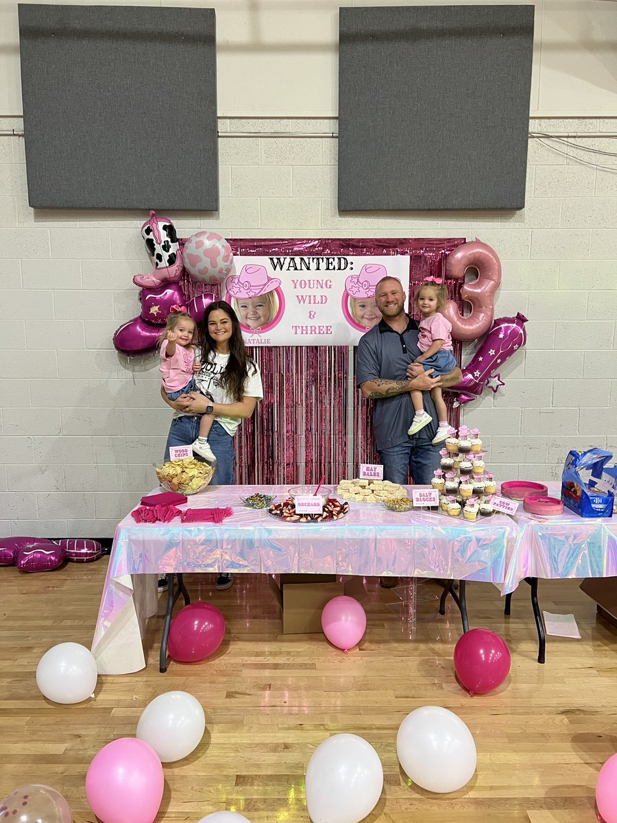 CoachGreenOL's tweet photo. My THREE-nagers. Thank you God for this family and the love these girls get from their family and friends. We are so blessed 🙏🥳 https://t.co/ZGKZnlELck