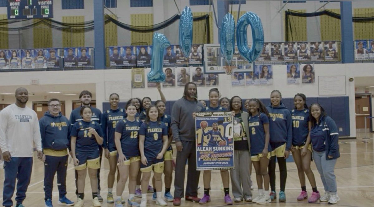 LadyWarriorsFan's tweet photo. It’s only fair you are celebrate your 1k Points with the home crowd 💛💙💛 
Congratulations again @Aleah_li8 🎊 https://t.co/yWIBhIo2vj