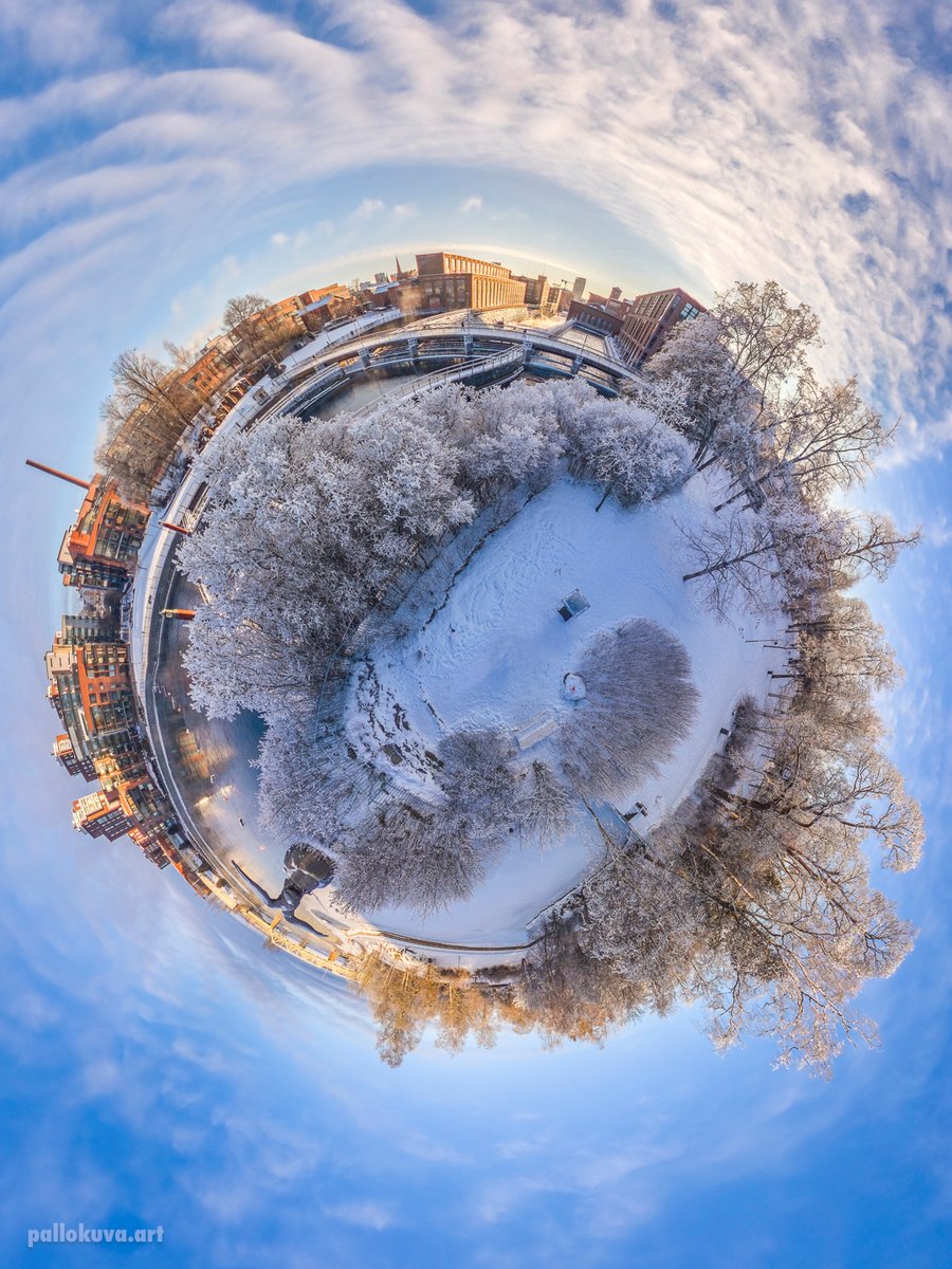pallokuva's tweet photo. Winter scenery near the Eagle’s Cliff (Kotkankallio) memorial in Tampere, Finland. In the background you can see the mouth of the Tammerkoski rapids and the dam reservoirs. #finland #tampere #360art #qoocam3ultra #panophotos https://t.co/jr9b4VwRpO