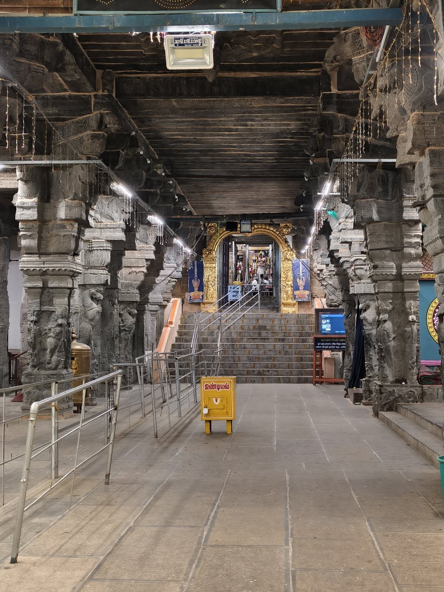 Ever Wondered about a Temple Where a World's Only stone Garuda mysteriously gains weight in Procession from 4 to 128 bearers🤔? 
—That's 📍NachiyarKoil's Kal Garuda in Kumbakonam✅! 

✨Srinivasa Perumal &amp; Vanjulavalli Thayar vibes-Divine Magic❤️

KUMBAKONAM-A Treasure Trove♥️