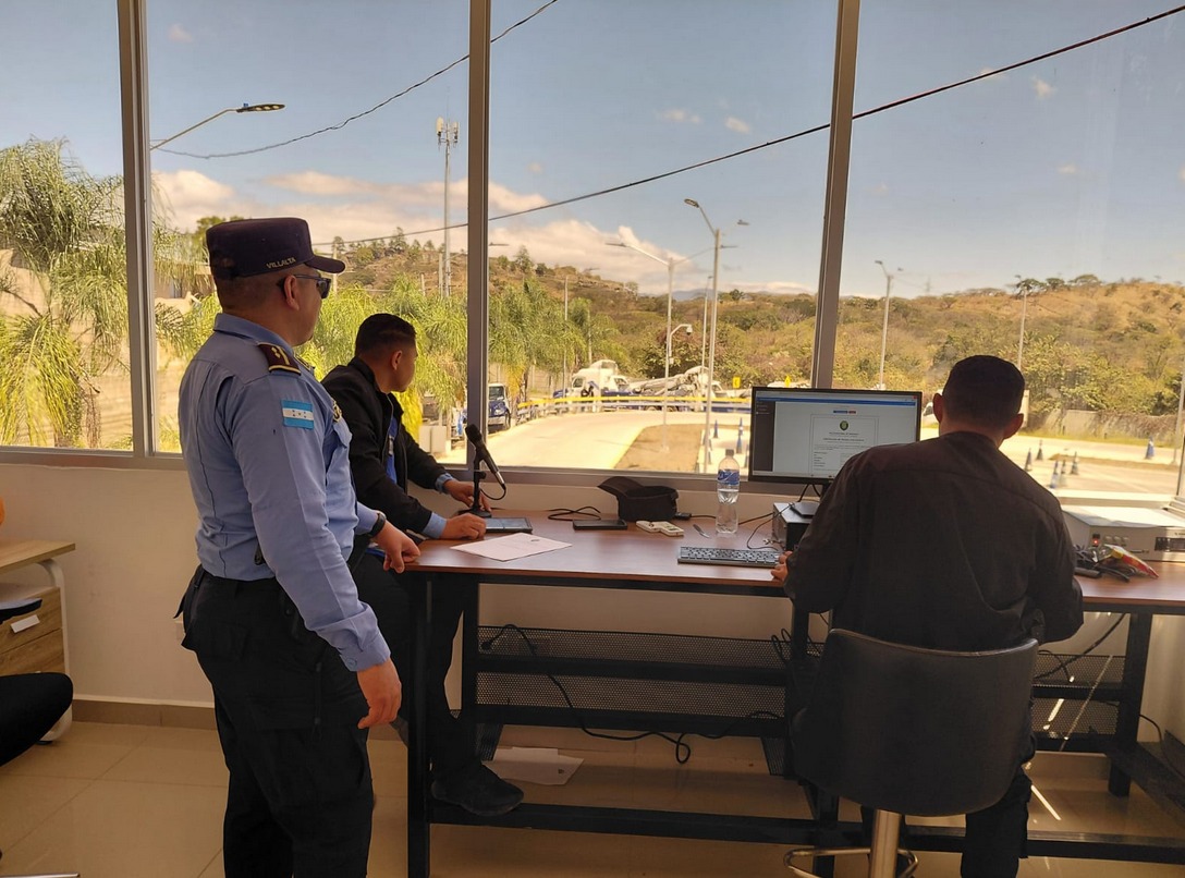 📷📷¡Porque un buen sistema requiere mantenimiento!
El Departamento de Investigación y Desarrollo Tecnológico cumple también al supervisar software entregado, validando cualquier nueva necesidad que surja con su uso.
#direccionpolicialdetelematica #investigacionydesarrollo