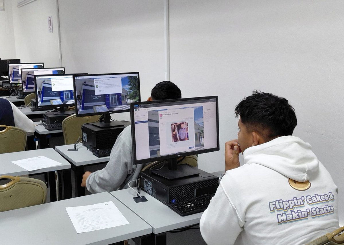DTelematicaPNH's tweet photo. 📷📷¡Porque un buen sistema requiere mantenimiento!
El Departamento de Investigación y Desarrollo Tecnológico cumple también al supervisar software entregado, validando cualquier nueva necesidad que surja con su uso.
#direccionpolicialdetelematica #investigacionydesarrollo https://t.co/5AJozFjKTs