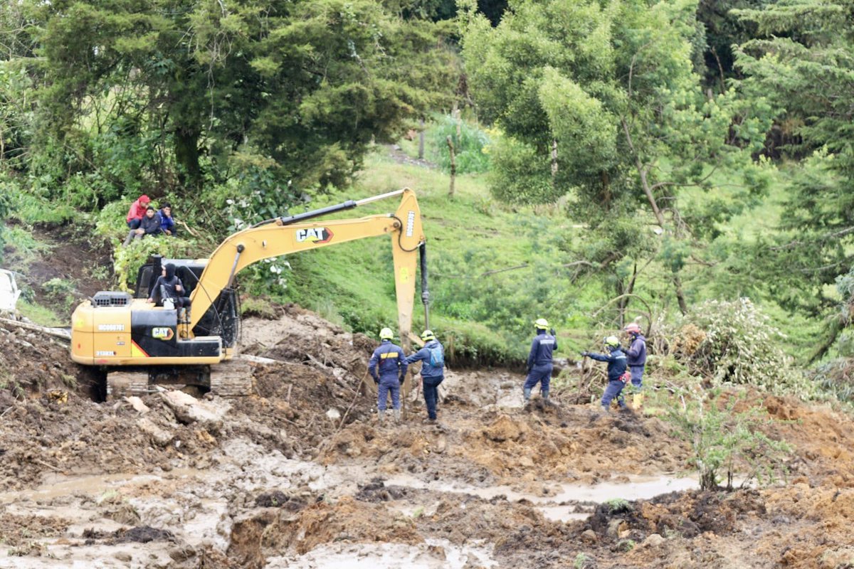 #AEstaHora lideramos el PMU en Mallama para coordinar en territorio la respuesta institucional frente al deslizamiento ocurrido en la vereda La Oscurana, que deja 7 personas fallecidas, 2 heridas, 7 viviendas destruidas, además de un puesto de salud y un centro educativo