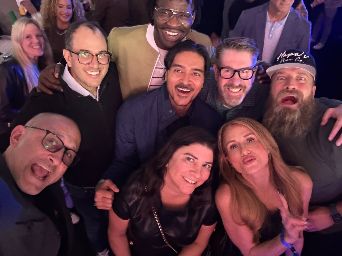 michaelirvin88's tweet photo. My peeps from the Network…. Love yall bro🙏🏾 https://t.co/mdiv4TmrzW