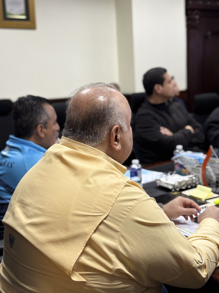 ALopezAlcalde's tweet photo. Hoy recibimos la visita del subcomisionado de CONDEPOR, Armando Vinicio Valdez.
Sostuvimos una reunión de trabajo y realizamos un recorrido por el Estadio Humberto Micheletti, con el objetivo de iniciar las gestiones para su recuperación.
Seguimos trabajando por #ElProgresoYoro. https://t.co/Ojyrosp50L