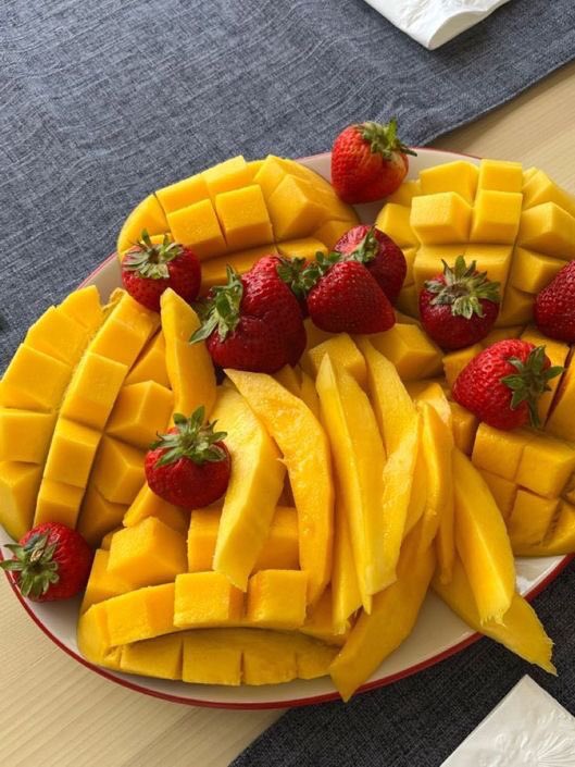 violettweets_'s tweet image. 🍓or🥭?