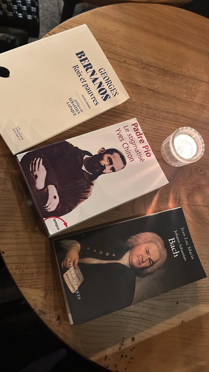 La vie à 32 ans, un samedi soir. Tu dévalises La Procure avec tes copines, tu manges des escargots dans une petite adresse parisienne puis tu rentres te coucher à 23h.