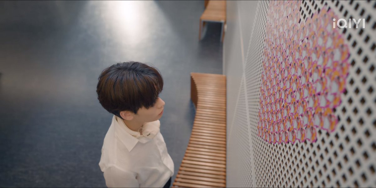 pankhaa_'s tweet image. he purposely chose the white chocolate to please duang, he purposely took a longer route home to spend more time with duang, secretly took duangs sticker AND doesn’t mind stickers of him around his faculty. give me qins pov NOW. 

DUANG WITH YOU EP2
#ด้วงกับเธอEP2