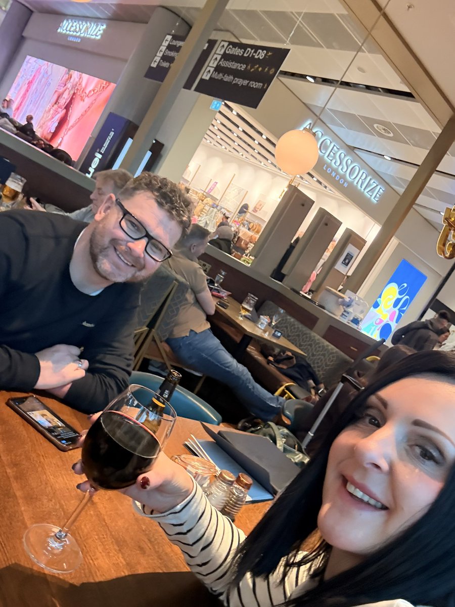 nickycrowther77's tweet image. Let the ⛷️ holiday commence…. #outofoffice #ski #Austria  #manchesterairport