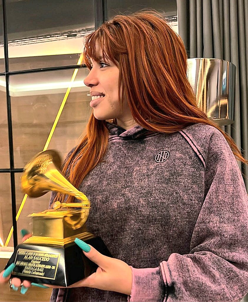 Apostolito_Ale's tweet image. Siempre habrá una foto nueva de Yeri Mua bien sucia y con la col4 y cabeza super hediondas... 🤣