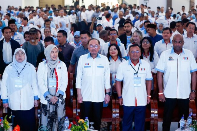 PKR tempat untuk anggota bekerja tunai amanah, laksana perjuangan – Anwar dlvr.it/TQqTnp #PKR #AnwarIbrahim #Malaysia #Politik #PartiKeadilanRakyat