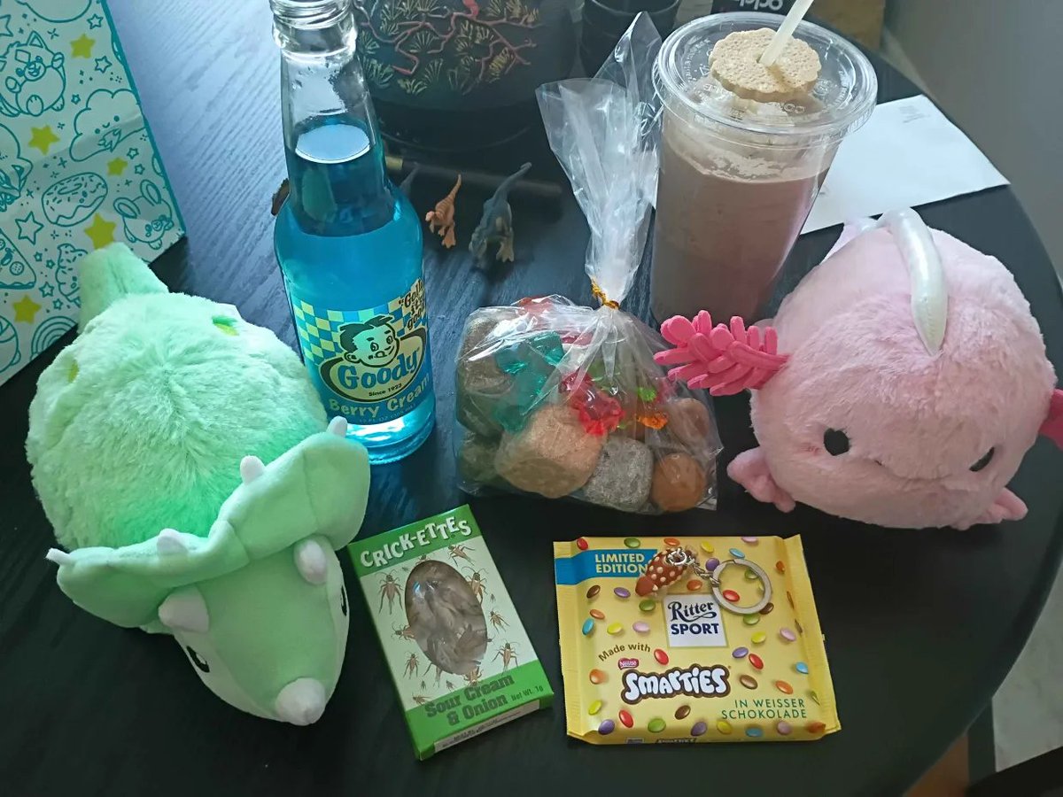 got some cute bullshit at the mall today :333