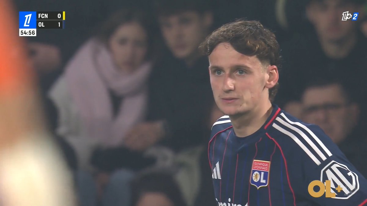 OL__Plus's tweet image. #FCN 0-1 #OL
Une équipe qui enchaîne les matchs.
Qui joue avec une infirmerie pleine.
A dix pendant 30 minutes
Et qui ramène trois points au courage.
L'OL est 3ᵉ de L1 (pour au moins 24h)
#FCNOL