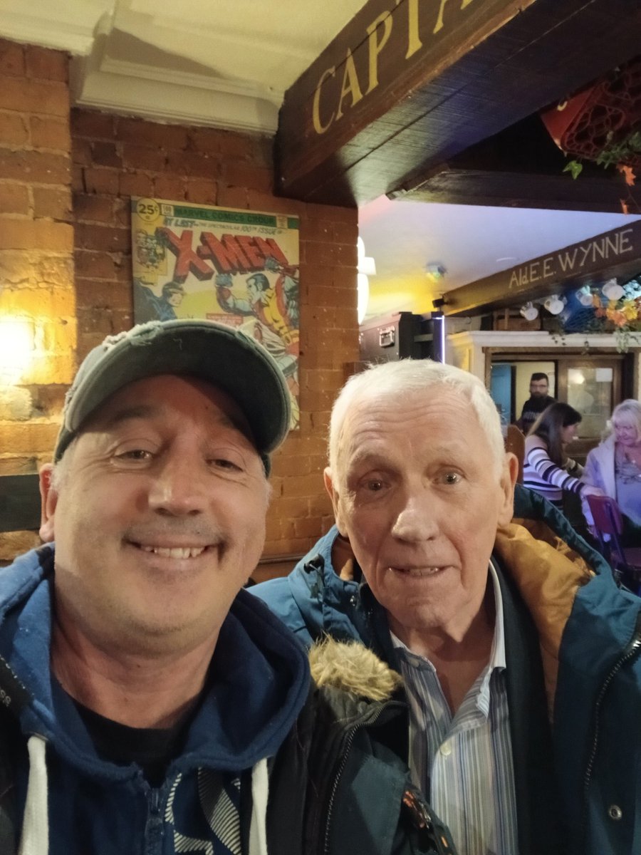 amorisvitae's tweet photo. Having a pint with the great Tony Green, he'd still get in our side now 🍊 https://t.co/kjREf1M6ge