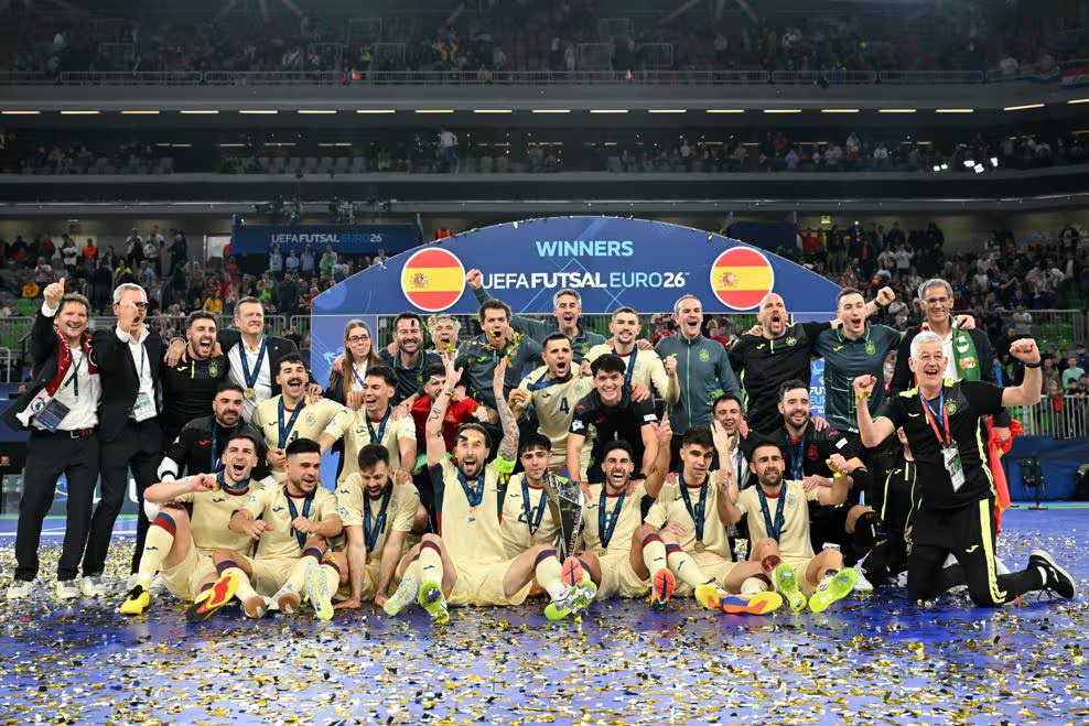 Miguelin_24_'s tweet photo. Todo está en orden en el mundo del fútbol sala:

🇧🇷 Brasil ha ganado su 12ª Copa América en 15 ediciones.
🇮🇷 Irán ha ganado su 14ª Copa Asia en 18 ediciones.
🇪🇸 España ha ganado su 8º Europeo en 13 ediciones. https://t.co/yURCurIBiS
