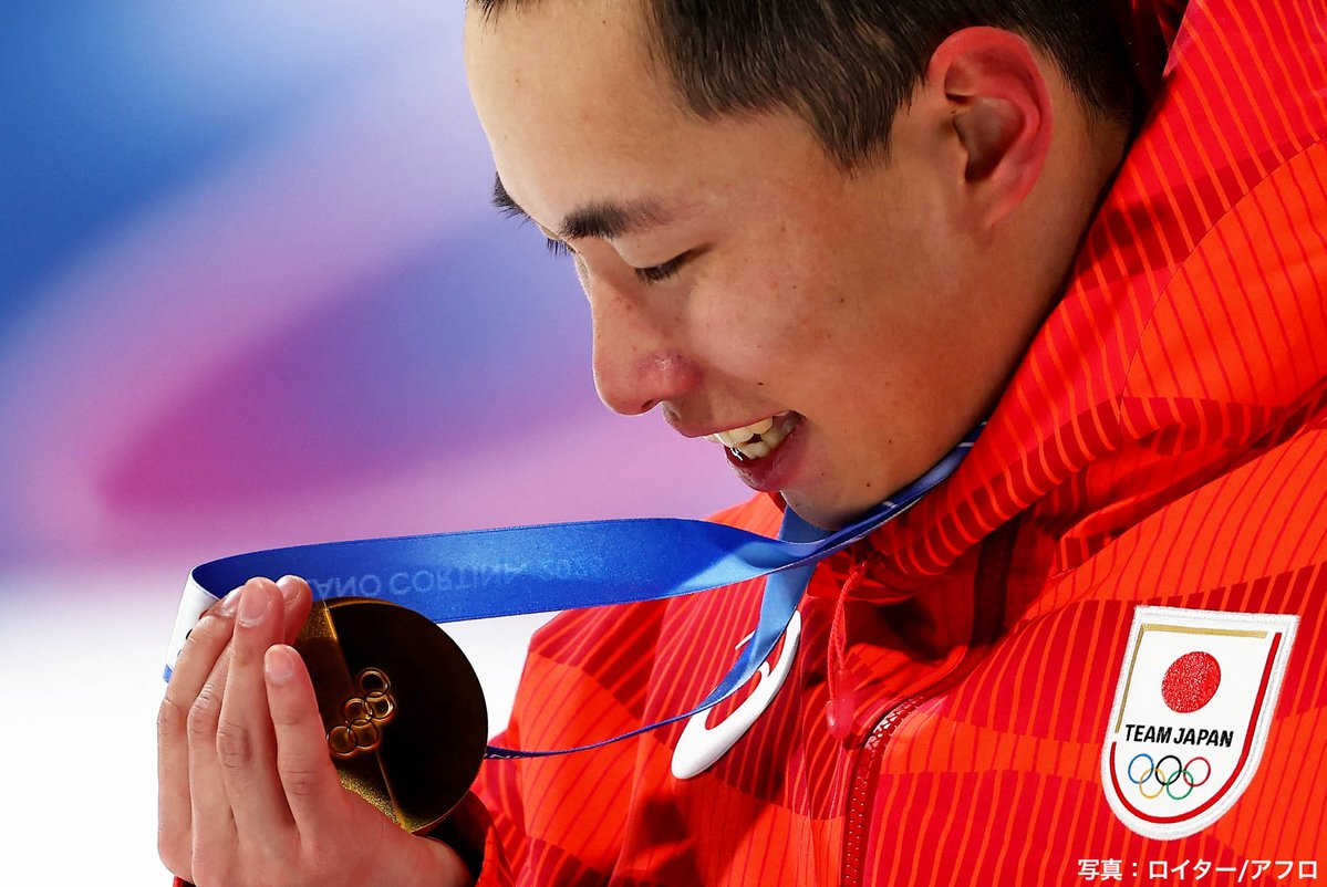 𝙈𝙊𝙈𝙀𝙉𝙏📷
#MilanoCortina2026

手にした金メダルを見つめる。

スノーボード 男子ビッグエア
木村葵来 選手

#TEAMJAPAN #ともに一歩踏み出す勇気を