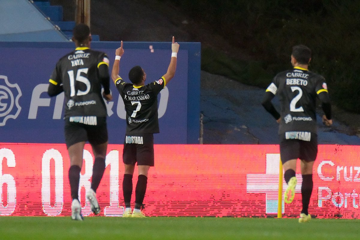 CDTondela1933's tweet photo. ℙ𝕖𝕕𝕣𝕠 𝕄𝕒𝕣𝕒𝕟𝕙𝕒̃𝕠 𝒕𝒘𝒊𝒄𝒆 ⚽️⚽️😎
#SóTondela #EPFCDT https://t.co/4LxzXmAcSd