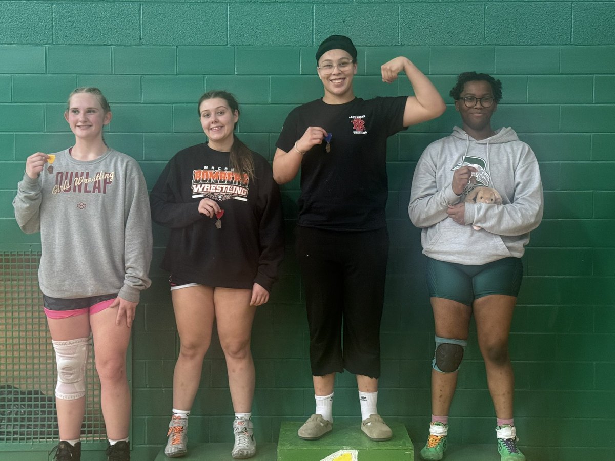 LadyKnightWrest's tweet photo. We brought 7 and 4 made it out of regionals and on to sectionals. Congratulations Leah, Sydney, Marley, and Kya!!! @Richwoods_HS https://t.co/dCc2aXg7vW
