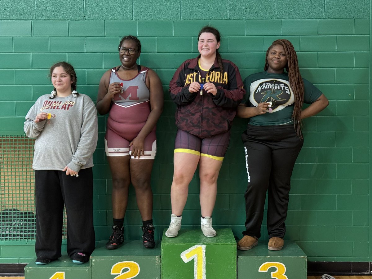 LadyKnightWrest's tweet photo. We brought 7 and 4 made it out of regionals and on to sectionals. Congratulations Leah, Sydney, Marley, and Kya!!! @Richwoods_HS https://t.co/dCc2aXg7vW