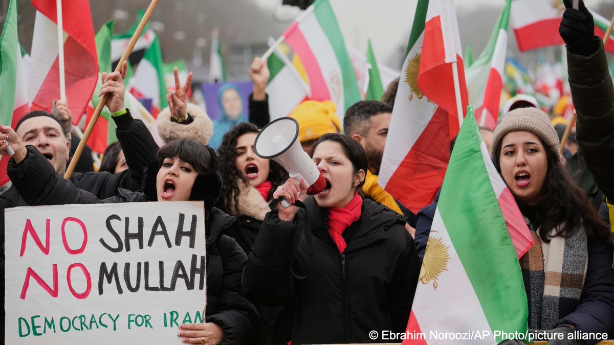 dwnews's tweet image. In Berlin, thousands demonstrated against Iran's authoritarian government.

Organizers said many demonstrators were relatives of people killed or detained during protests in Iran. People also held up photos of Maryam Rajavi, the leader of People's Mujahedin of Iran (MEK).