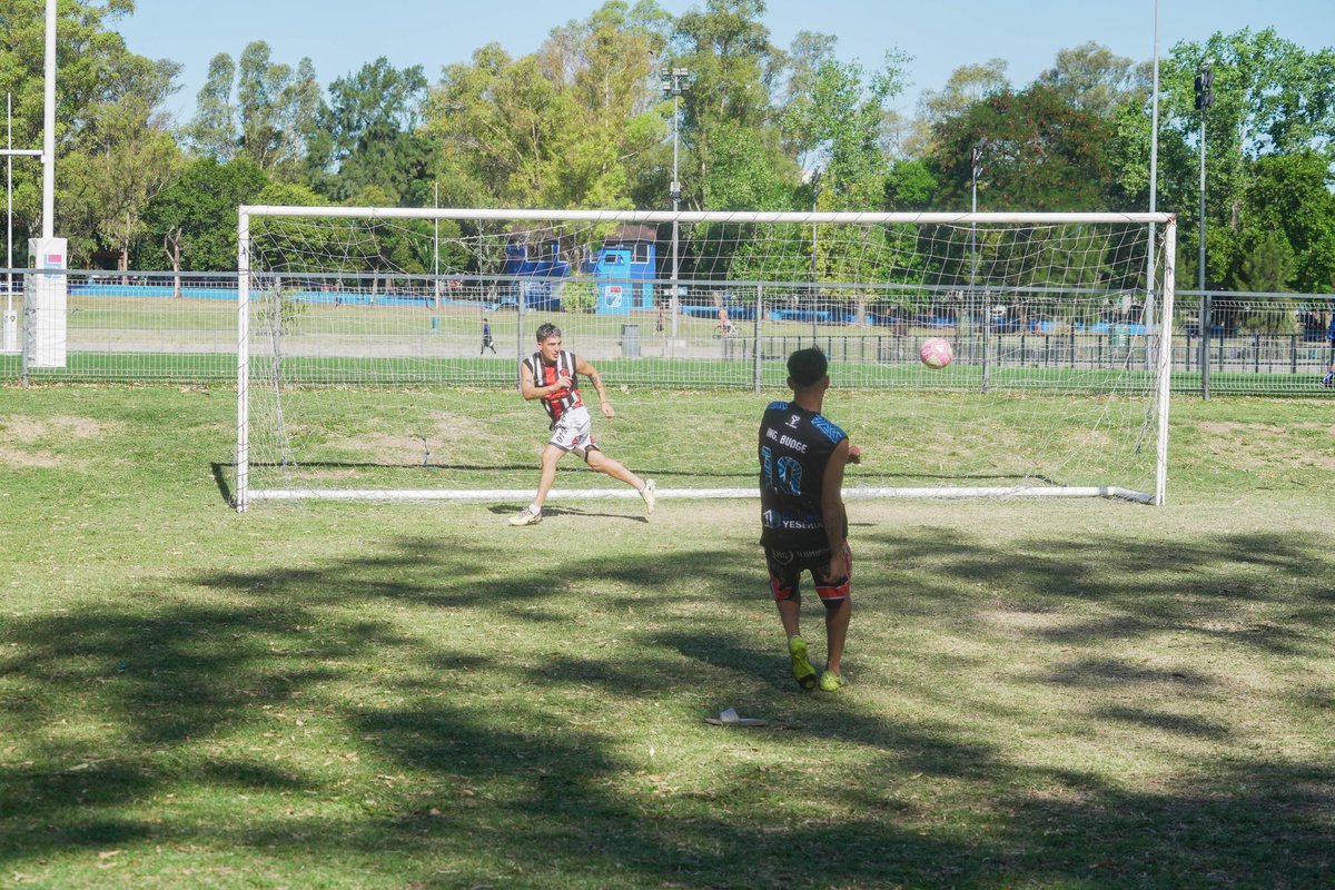 ⚽🏑🚴🏻‍♂️🎾 DEPORTES EN EL PARQUE DE LOMAS

Los vecinos y vecinas de Lomas disfrutan de las tardes de sol haciendo actividad física, deportiva y recreativa en los parques y espacios verdes de nuestro Municipio.

#ComunidadLomas