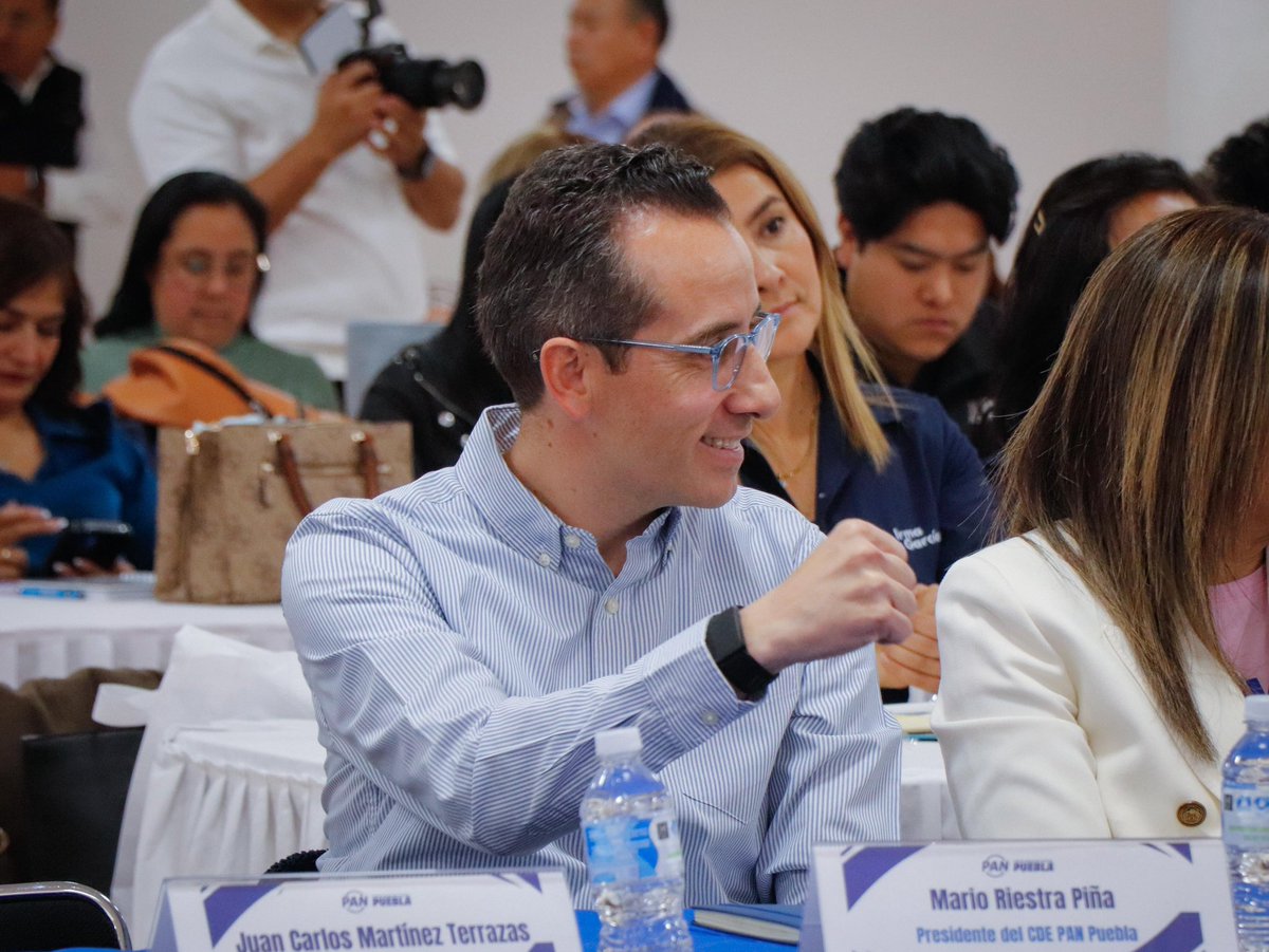 marioriestra's tweet photo. El panismo poblano sigue de pie y fortaleciéndose. Cerramos filas para intensificar el trabajo. 

Arrancamos, en Metepec, la reunión de regidores y comités directivos municipales panistas.

Somos un solo equipo, listo para defender a #Puebla. https://t.co/YsxELHcqse