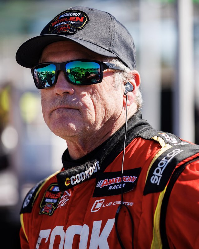 NASCARRegional's tweet photo. ☀️ 60° and sunny brings out all the faces! 

📺 #NWMT season opener at 7:30 p.m. ET on @FloRacing https://t.co/ArPKdyxkGG