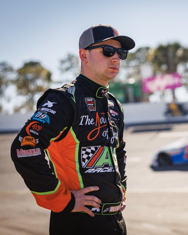 NASCARRegional's tweet photo. ☀️ 60° and sunny brings out all the faces! 

📺 #NWMT season opener at 7:30 p.m. ET on @FloRacing https://t.co/ArPKdyxkGG