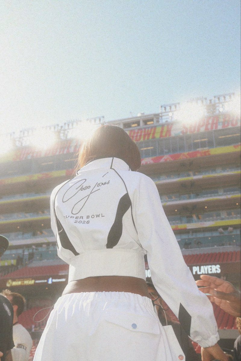 TheRealCocoJ's tweet image. let the countdown begin 💕🏈 #superbowl