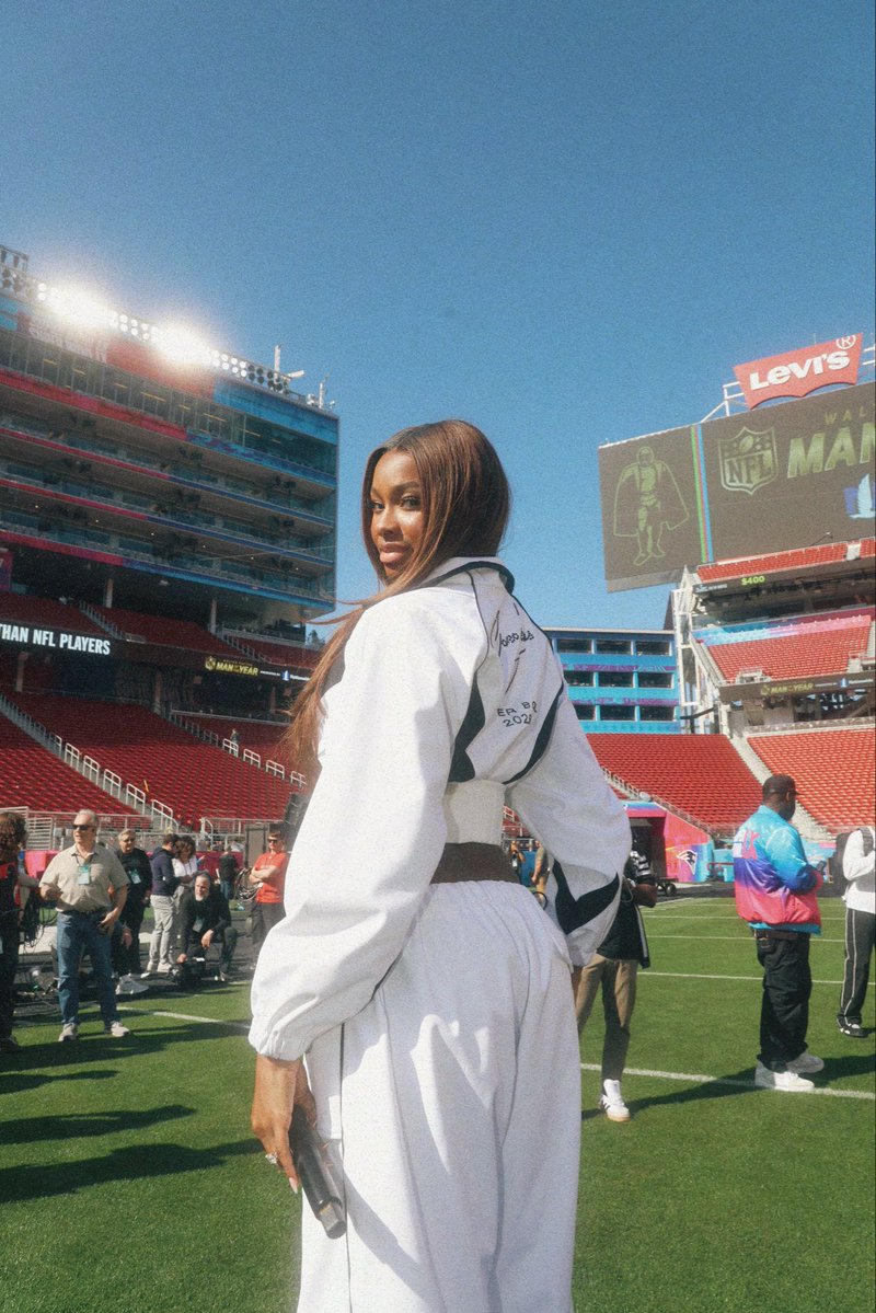 TheRealCocoJ's tweet image. let the countdown begin 💕🏈 #superbowl