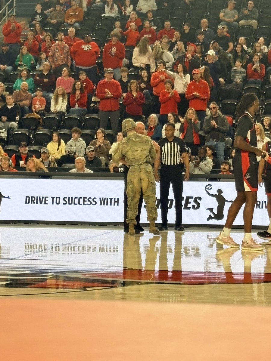 Sidelines-Austin Peay 🎩 tweet media