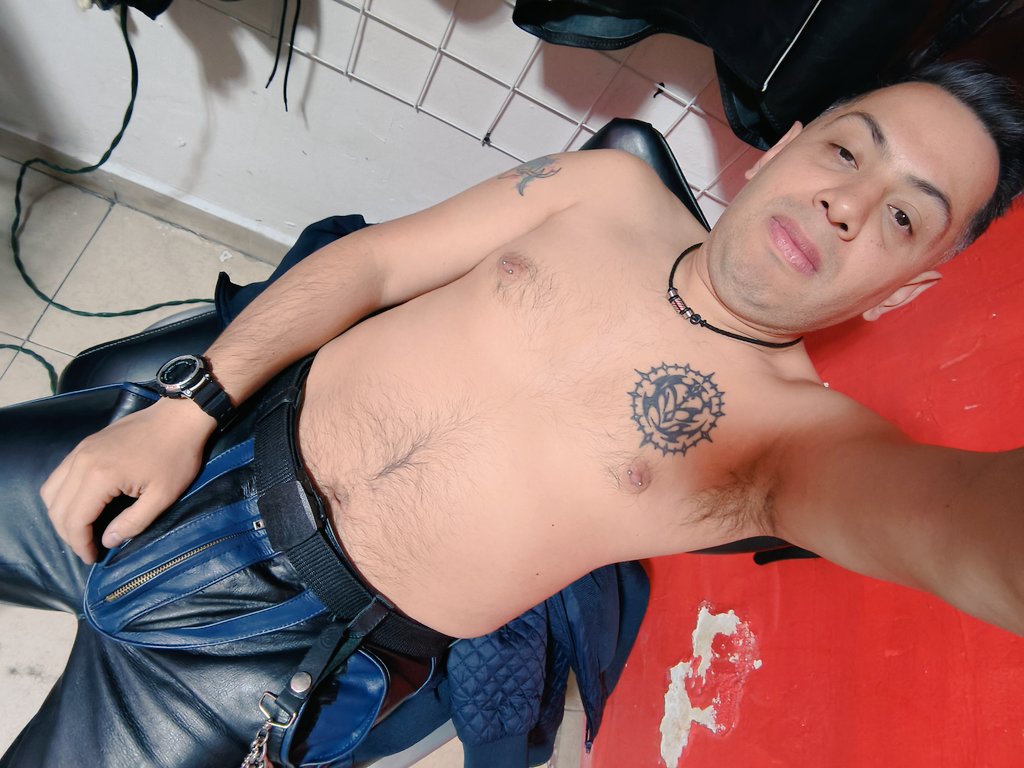 Amostia Leather tweet media