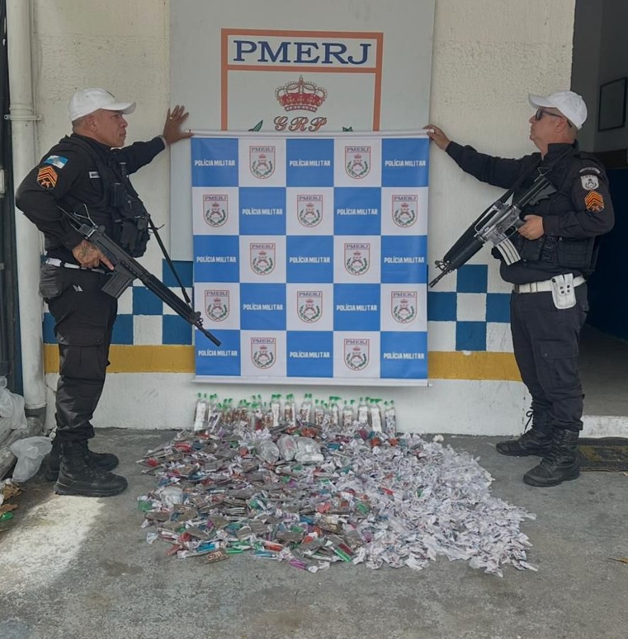 PMERJ's tweet photo. APREENSÃO DO #CPRv EM RIO BONITO
Neste sábado (07/02), durante operação na RJ-124, em Boa Esperança, equipes do #CPRv realizaram uma importante apreensão de material entorpecente.
A droga foi localizada após a abordagem a um veículo de transporte de passageiros por aplicativo. https://t.co/RuepdATE3i