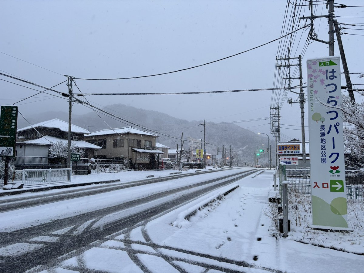 ⛄️長瀞の積雪は約5cmです。 まだ降り続いています。 ノーマルタイヤ