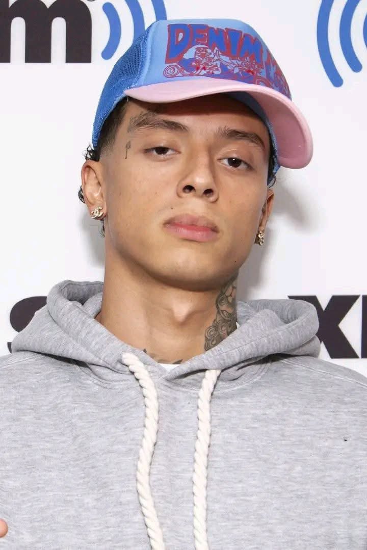 🇬🇧 British rapper Central Cee announced during a live stream that he has embraced Islam, confirming that he changed his name and recited the Shahada.
He said the decision was deeply personal and marks the beginning of a new, positive chapter in his life